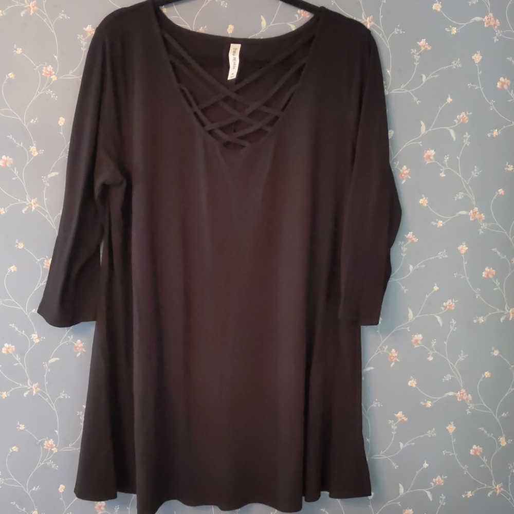 Zenana 3x plus Top black with lattice criss cross